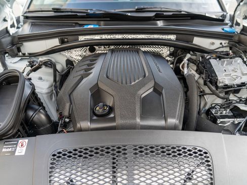 Certified 2026 Porsche Macan AWD/4WD image 28
