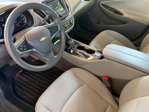 Used 2017 Chevrolet Malibu LT FWD image 10