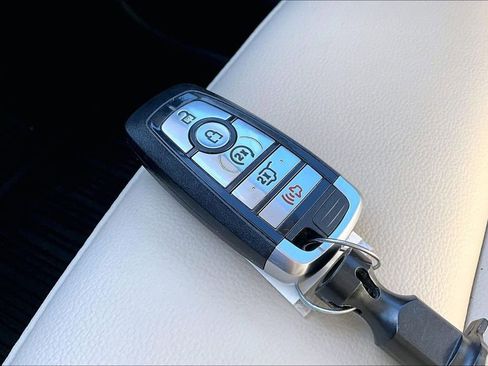 Certified 2024 Ford Edge SEL w/ Convenience Package AWD/4WD image 11