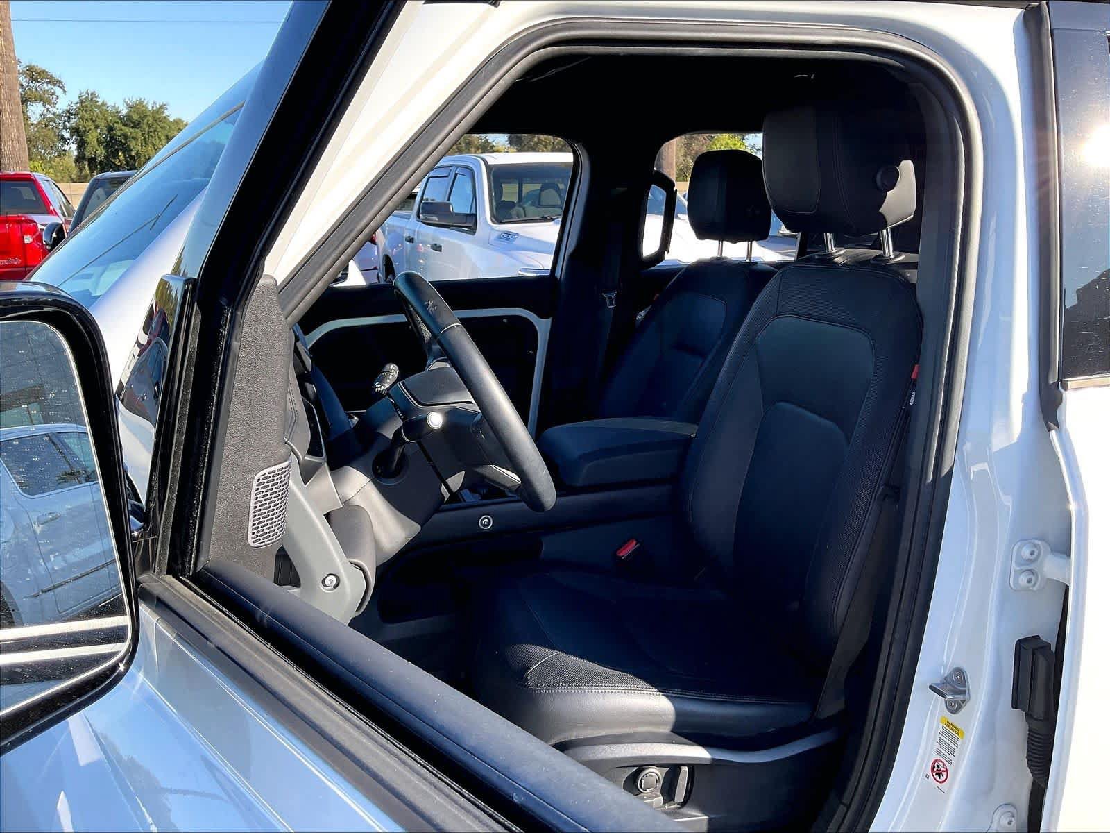 Used 2024 Land Rover Defender 110 X-Dynamic SE AWD/4WD image 25