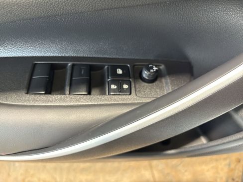 Certified 2025 Toyota Corolla SE image 13