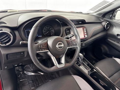 Used 2023 Nissan Kicks SR w/ SR Premium Package image 4