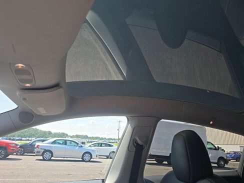 Used 2023 Tesla Model Y Long Range AWD/4WD image 10