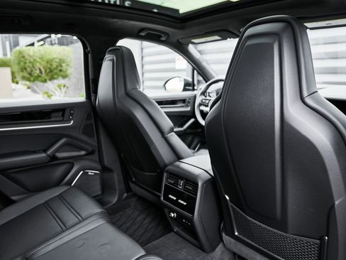 Used 2026 Porsche Cayenne Turbo AWD/4WD image 41