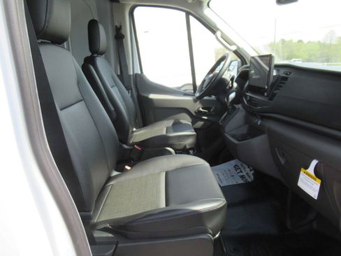 New 2026 Ford Transit 250 148 Medium Roof RWD image 16