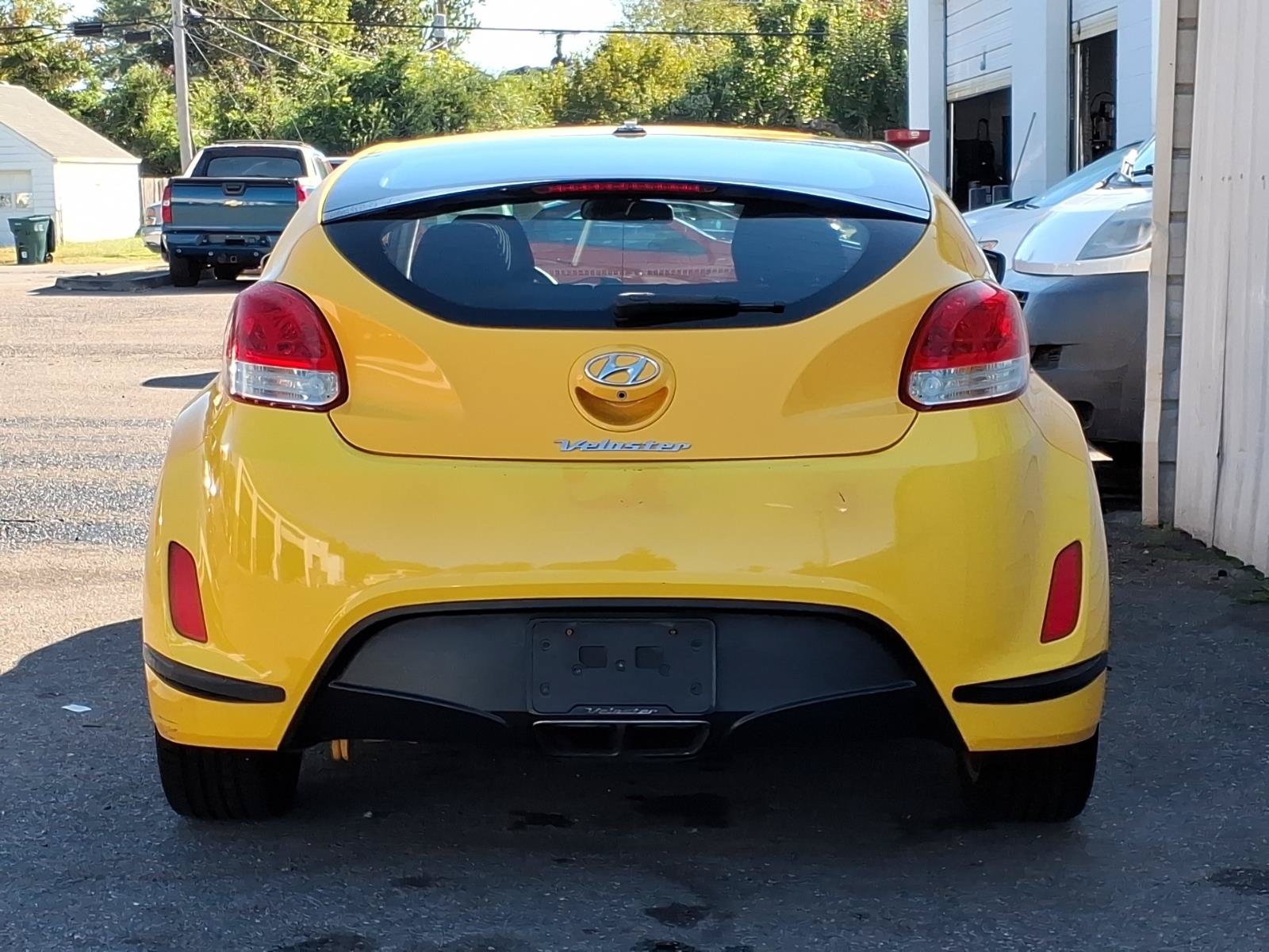 Used 2016 Hyundai Veloster FWD image 4