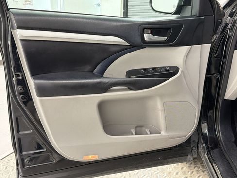 Used 2018 Toyota Highlander XLE FWD image 13