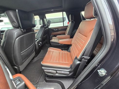 Used 2023 GMC Yukon Denali Ultimate image 17
