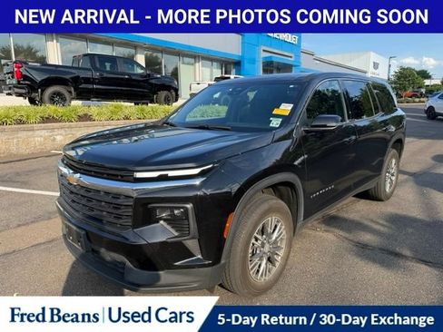 Used 2024 Chevrolet Traverse LS FWD image 3