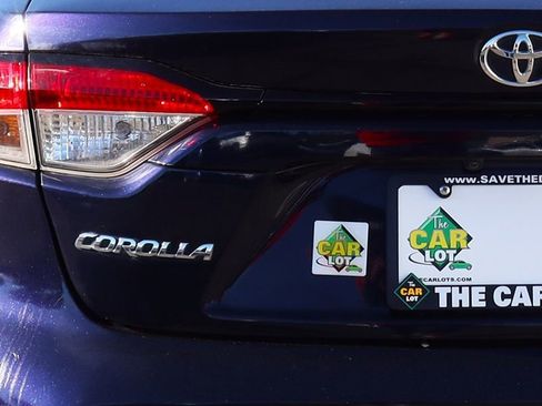 Used 2022 Toyota Corolla LE image 19