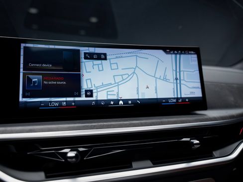 Used 2024 BMW X7 M60i AWD/4WD image 50