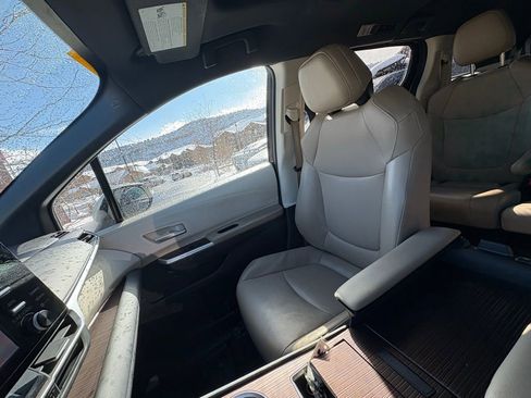 Used 2021 Toyota Sienna XLE image 20