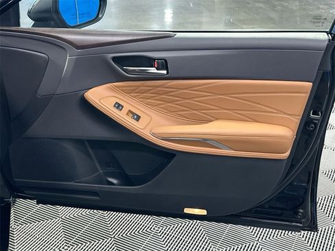 Used 2022 Toyota Avalon Limited image 38