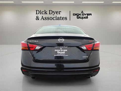 Used 2023 Nissan Altima 2.0 SR image 2