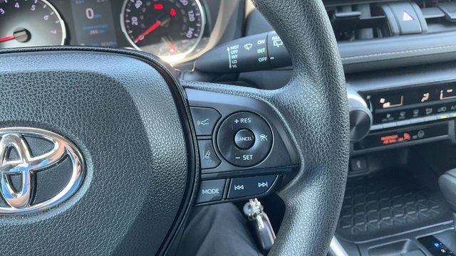 Used 2022 Toyota RAV4 LE FWD image 12