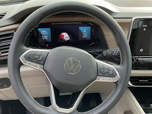 New 2026 Volkswagen Atlas SE image 8