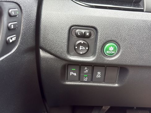 Used 2021 Honda Pilot Touring image 25
