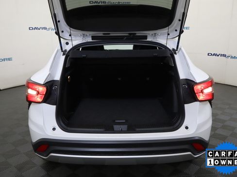 Used 2025 Chevrolet Trax LT FWD image 9