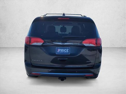 Used 2020 Chrysler Pacifica Limited image 6