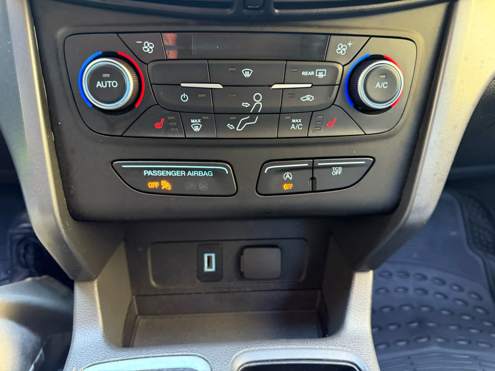 Used 2018 Ford Escape SE w/ SE Sync 3 Package FWD image 14
