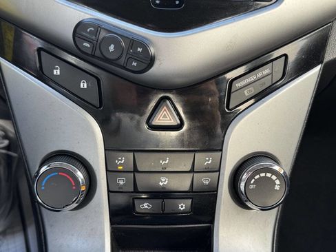 Used 2014 Chevrolet Cruze LT image 18