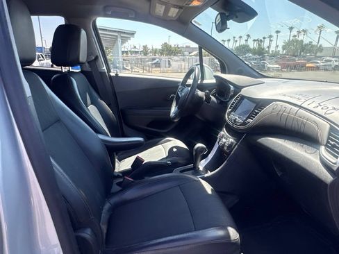Used 2021 Chevrolet Trax LT w/ Sport Edition FWD image 8