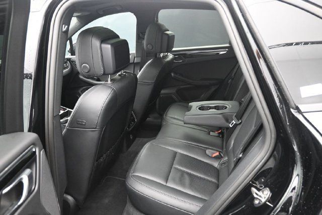 Used 2025 Porsche Macan AWD/4WD image 41