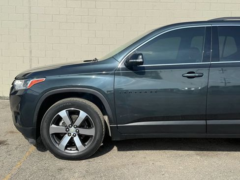 Used 2021 Chevrolet Traverse LT w/ LT Premium Package AWD/4WD image 4