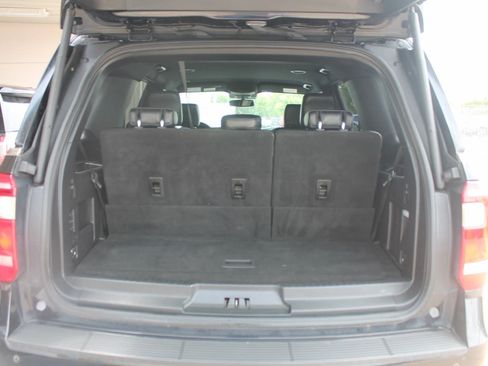 Used 2019 Ford Expedition XLT w/ Equipment Group 202A RWD image 22