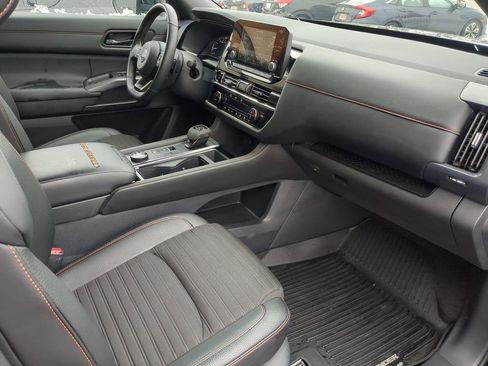Used 2025 Nissan Pathfinder Rock Creek image 32