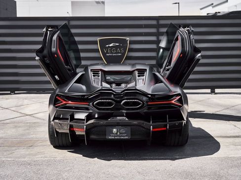 Used 2025 Lamborghini Revuelto image 27