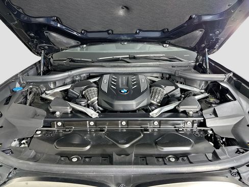 Used 2022 BMW X7 M50i w/ Cold Weather Package image 33