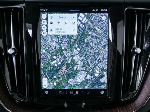 Used 2023 Volvo XC60 B5 Plus w/ Protection Package Premier image 16