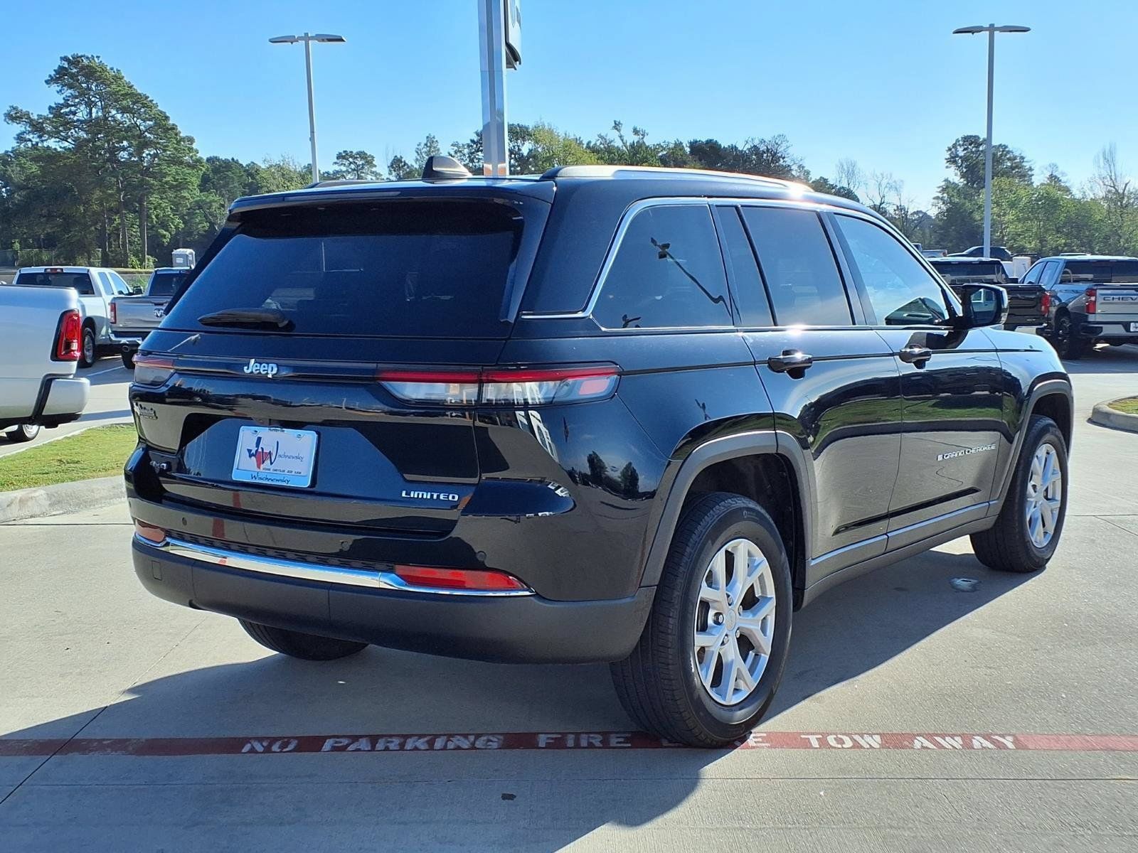 Used 2023 Jeep Grand Cherokee Limited AWD/4WD image 6
