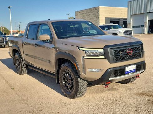 Used 2022 Nissan Frontier PRO-4X w/ Pro-4X Premium Package AWD/4WD image 2
