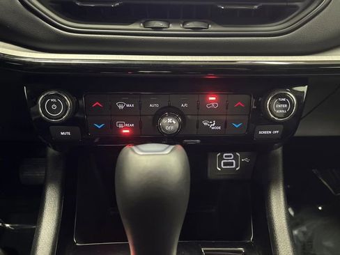 Used 2024 Jeep Compass Limited w/ High Altitude Package image 20