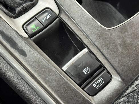 Used 2018 Honda Accord Sport image 29