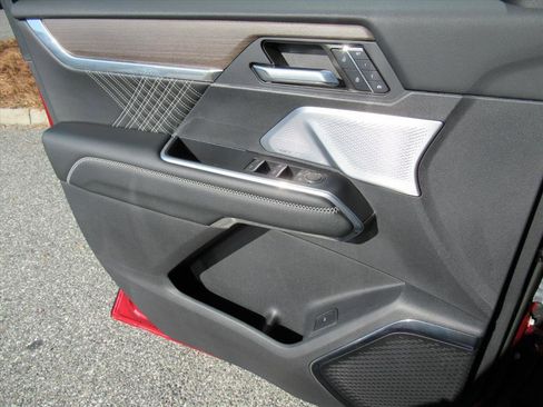 Used 2024 GMC Acadia Denali w/ Super Cruise Package image 26