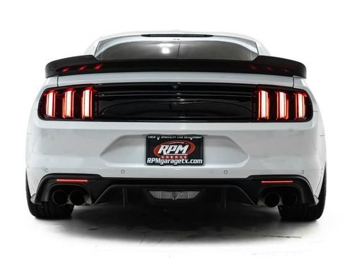 Used 2018 Ford Mustang GT RWD image 3