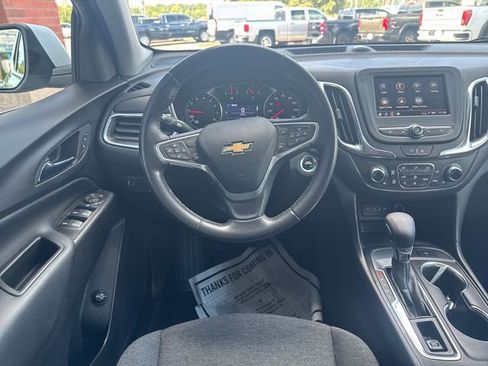 Used 2022 Chevrolet Equinox LT image 2