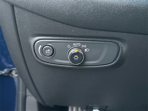 Used 2022 Chevrolet Equinox LS image 19