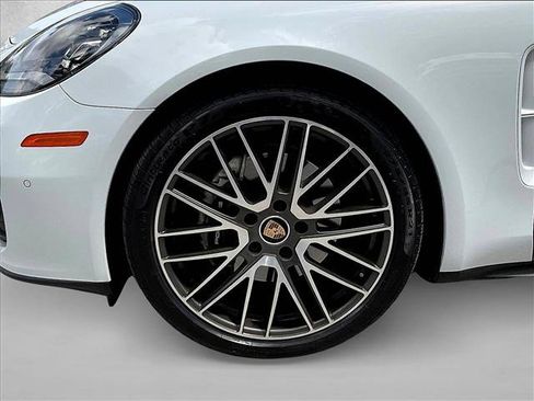 Used 2023 Porsche Panamera image 10