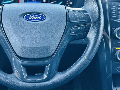 Used 2017 Ford Explorer XLT FWD image 13