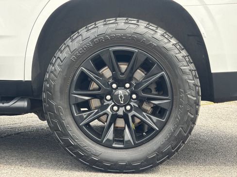 Used 2022 Chevrolet Tahoe Z71 w/ Luxury Package AWD/4WD image 28