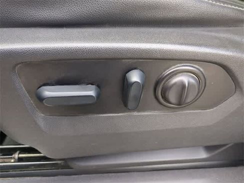 Used 2022 Chevrolet Silverado 2500 LTZ w/ LTZ Convenience Package image 18