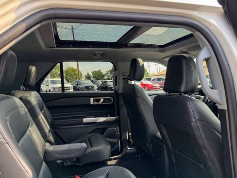 Used 2023 Ford Explorer XLT w/ Equipment Group 202A AWD/4WD image 14