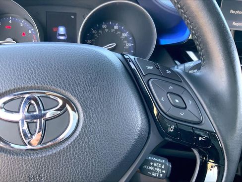 Used 2021 Toyota C-HR XLE image 23