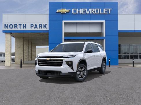 New 2026 Chevrolet Traverse LT w/ Driver Confidence Package image 8