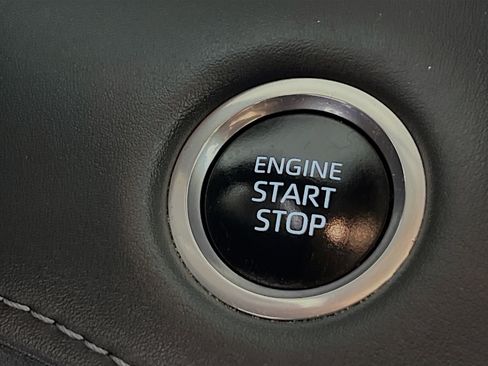 Used 2024 Toyota Highlander LE image 24