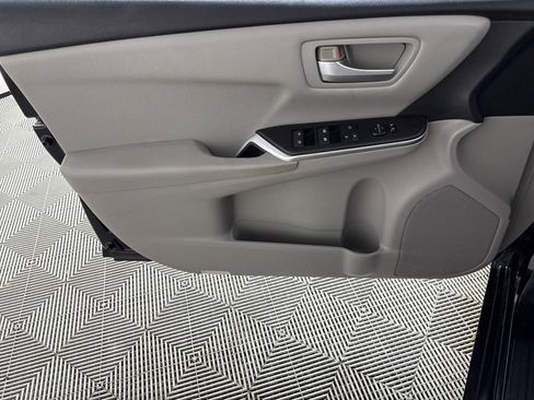 Used 2017 Toyota Camry SE image 9